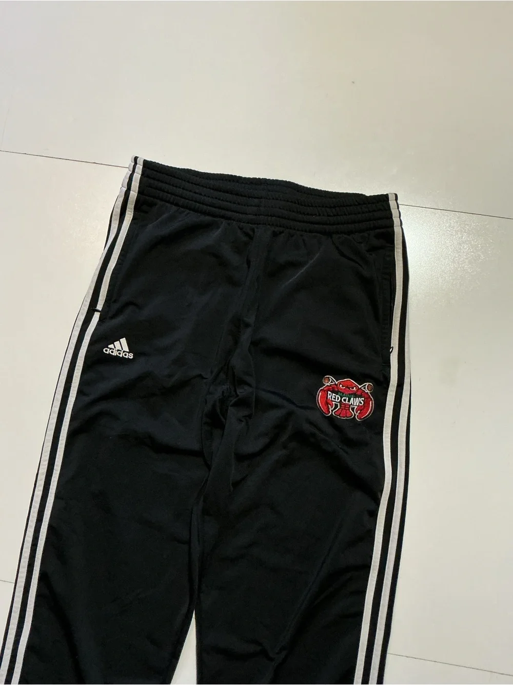 adidas maine red
